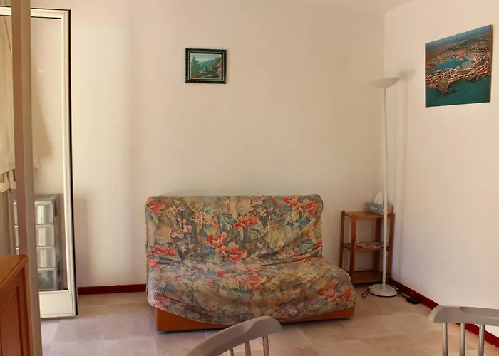 Casa vacanze Mitoyenne Avec Terrasse, Piscine Et Parking à Proximité De La Et Du Centre - Fr-1-607-27