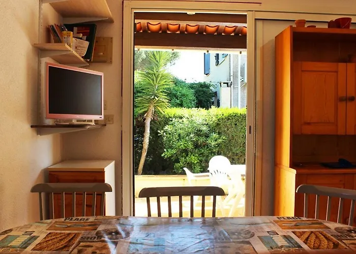 Mitoyenne Charmante Avec Piscine, 6 Pers., Parking Privatif - Fr-1-607-27 Holiday home Agde