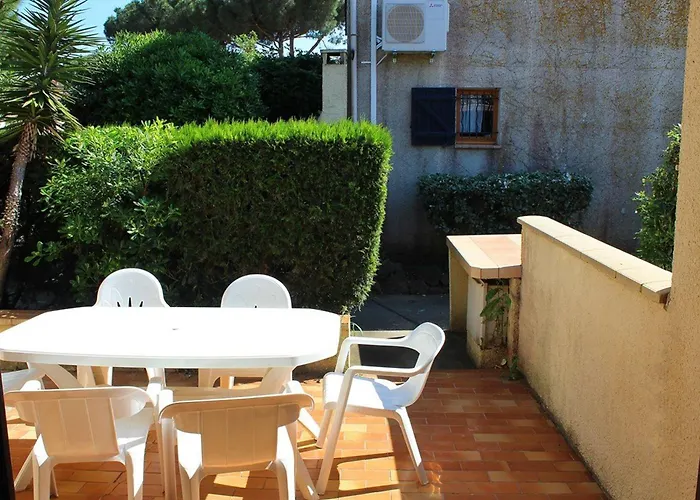 Mitoyenne Avec Terrasse, Piscine Et Parking à Proximité De La Et Du Centre - Fr-1-607-27 Agde