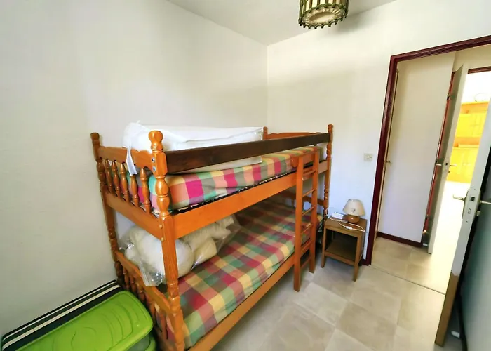 Casa vacanze Mitoyenne Avec Terrasse, Piscine Et Parking à Proximité De La Et Du Centre - Fr-1-607-27 *