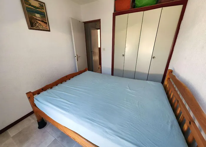 Mitoyenne Avec Terrasse, Piscine Et Parking à Proximité De La Et Du Centre - Fr-1-607-27