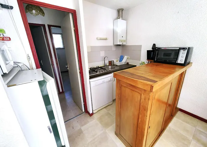 Casa vacanze Mitoyenne Avec Terrasse, Piscine Et Parking à Proximité De La Et Du Centre - Fr-1-607-27 Agde