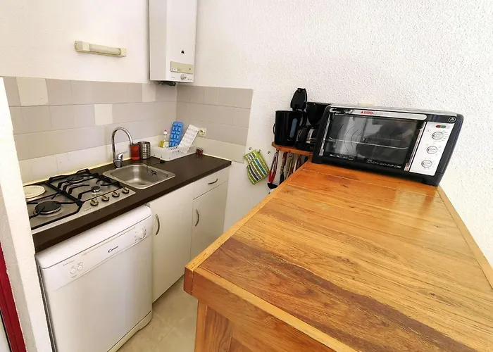 Mitoyenne Avec Terrasse, Piscine Et Parking à Proximité De La Et Du Centre - Fr-1-607-27 *